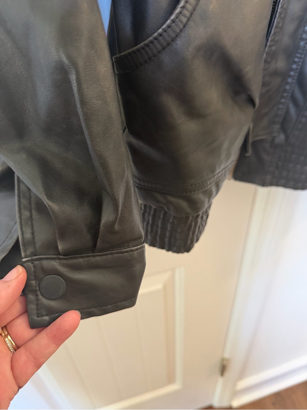 Universal Thread Relaxed Faux Leather Bomber Jacket Black Women’s L - Picture 5 of 10